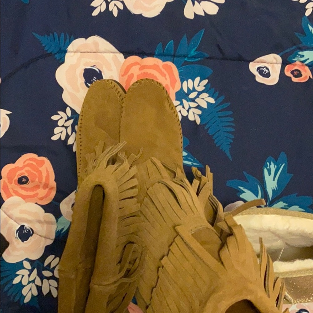 Brand New Minnetonka 3 Layer Fringe Boots Size 6 - Picture 6 of 6